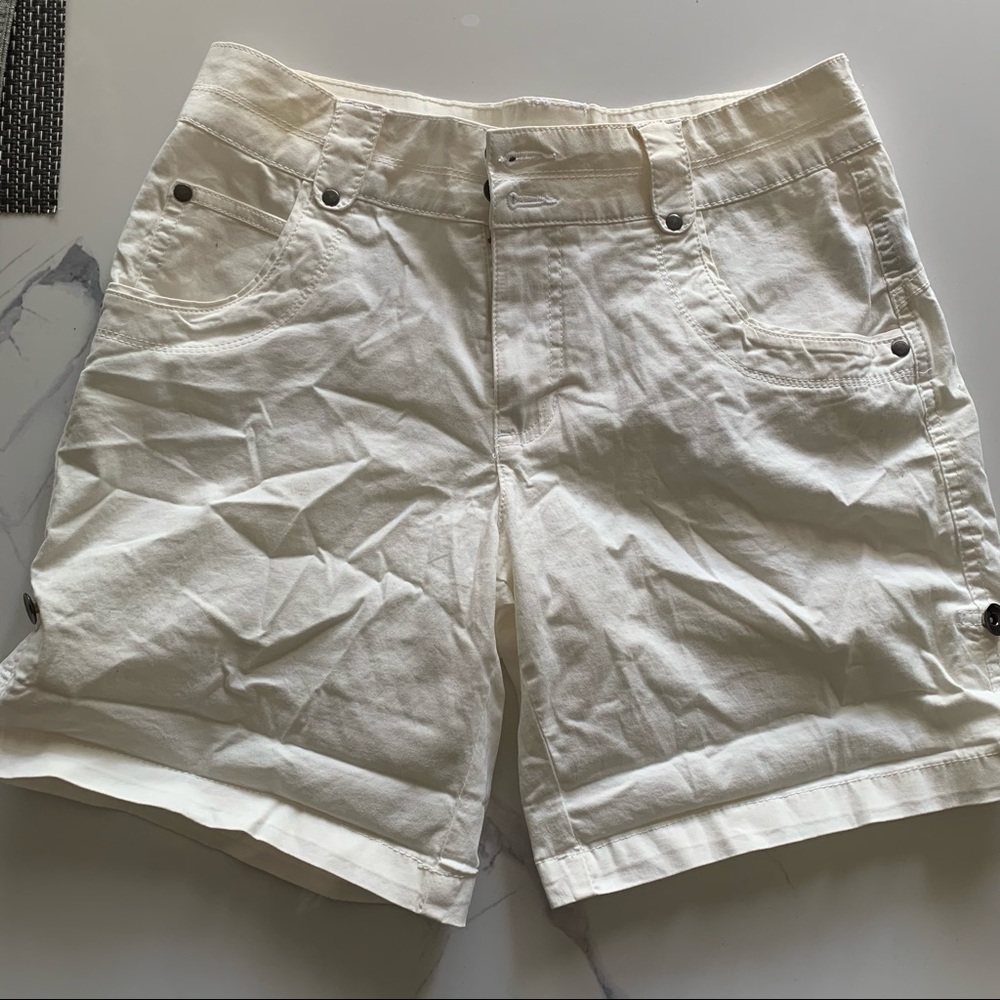 White shorts - Picture 3 of 4